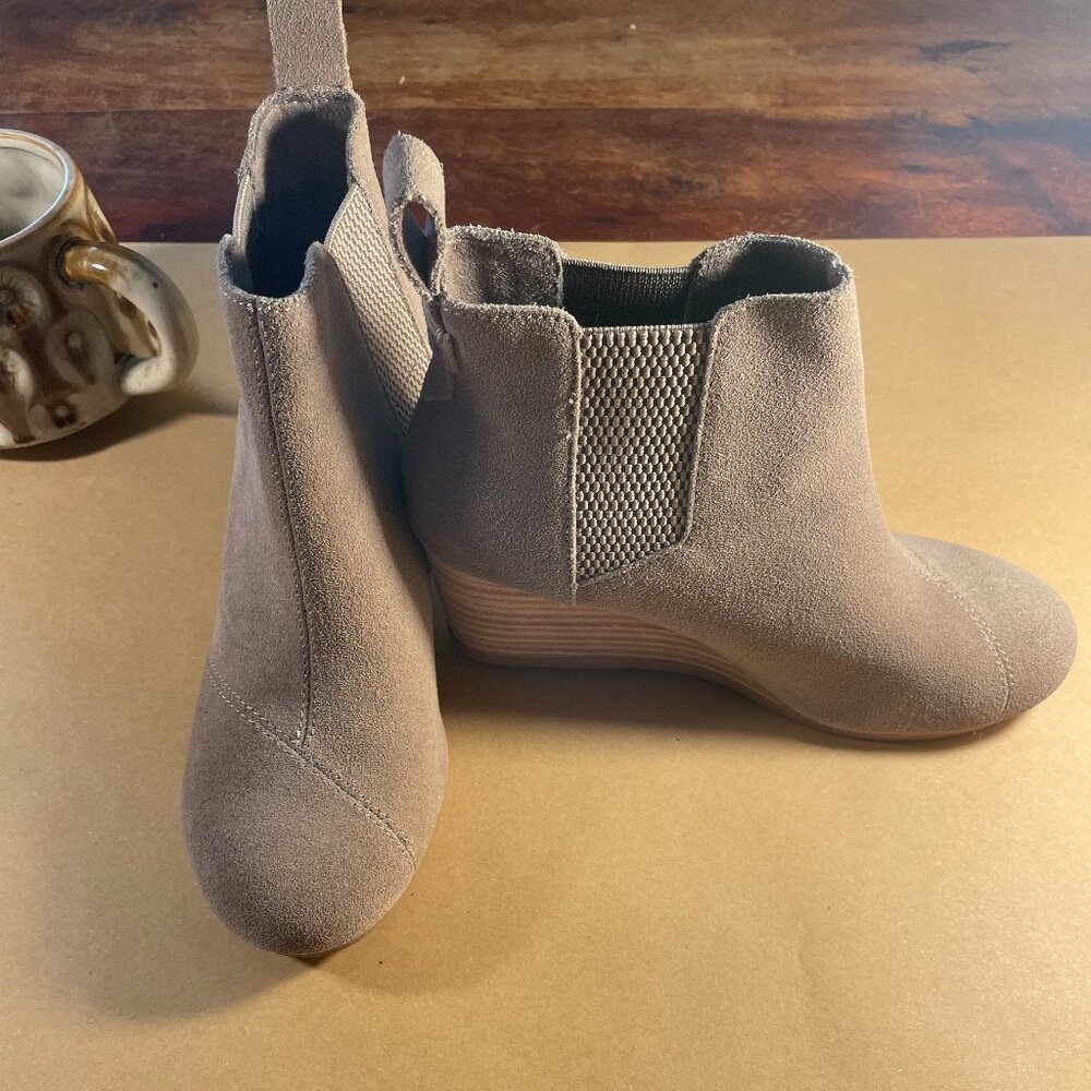 TOMS Taupe Suede Wedge Chelsea Ankle Boots Size 5.5